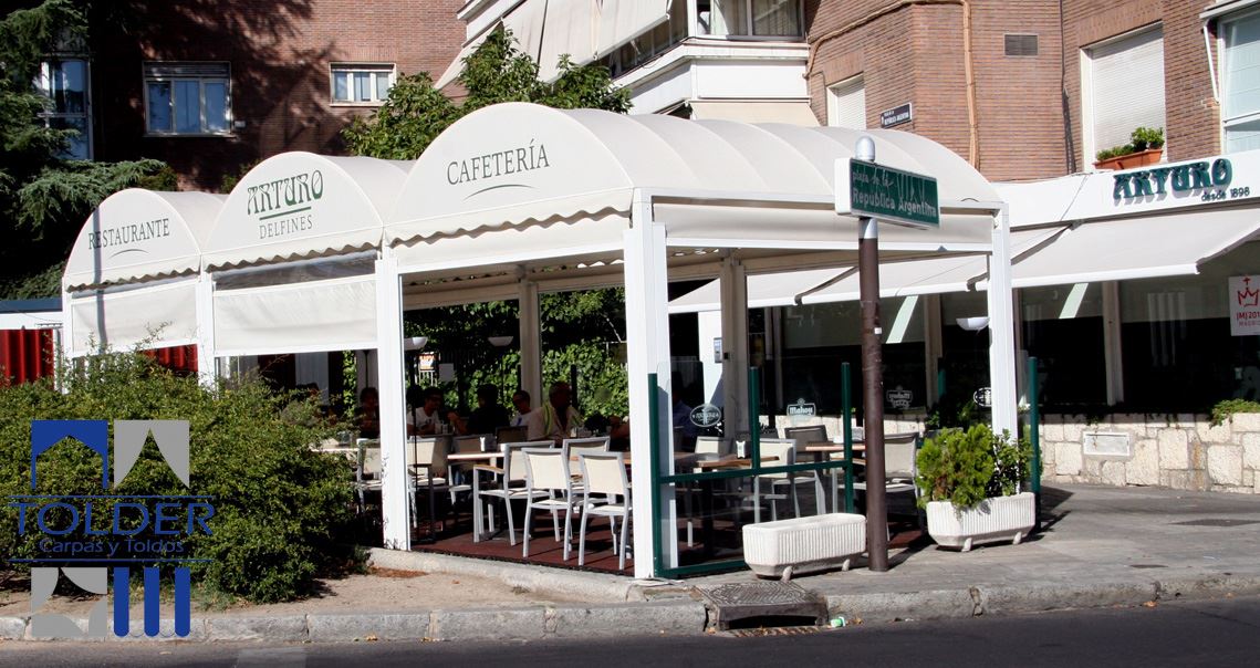 Restaurante bar arturo delfines, plaza republica argentina