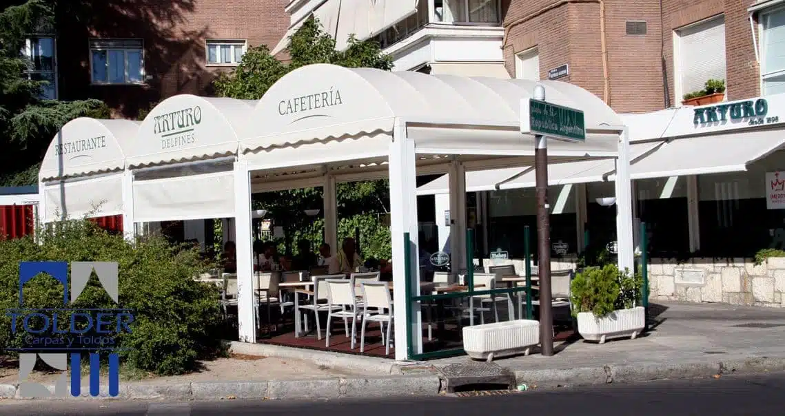 Arturo 04 Restaurante Bar Arturo Delfines, plaza Republica Argentina