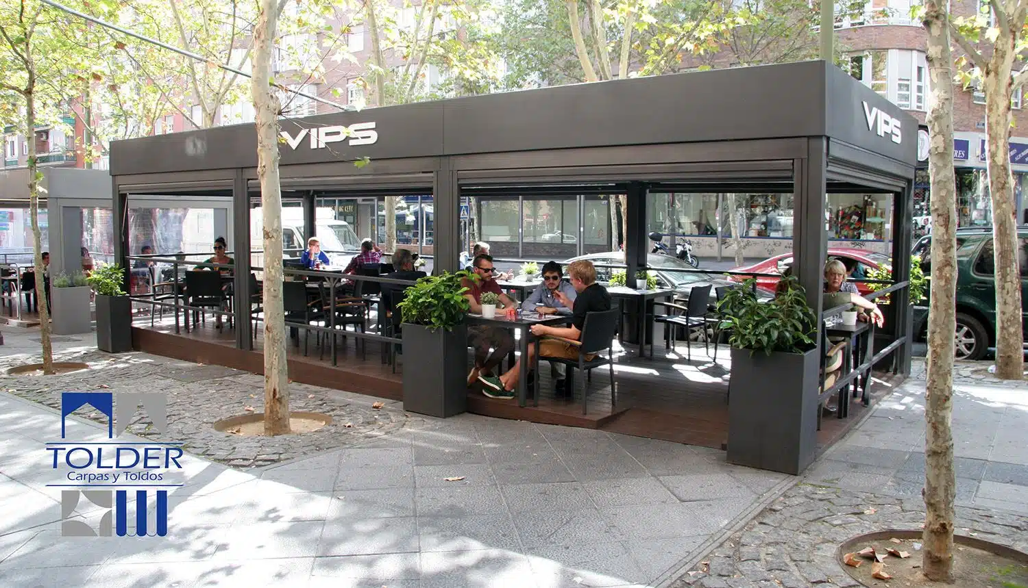 Vips Rivera de Curtidores6 Pérgola restaurante VIPS Rivera de Curidores, Rastro de Madrid, detalle exterior.