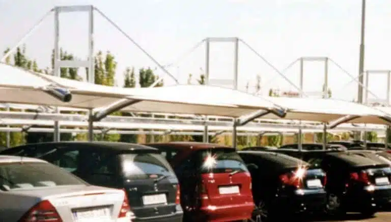 Aparacamientos concesionario mercedes - Tolder