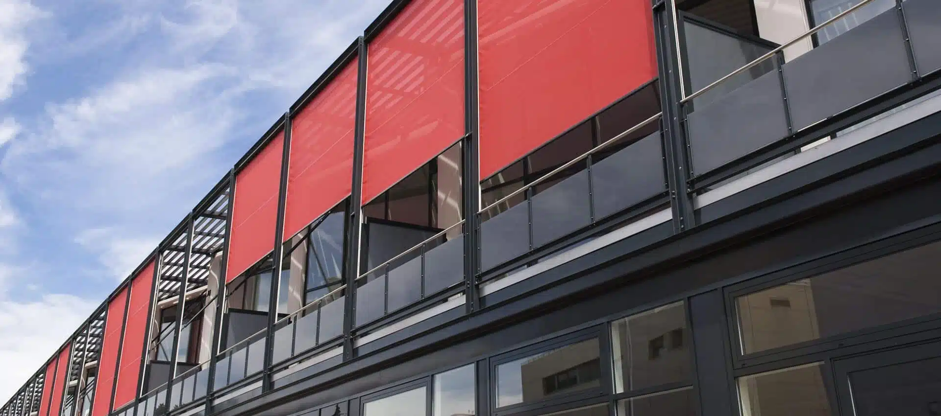 Toldos verticales para oficinas y locales de Tolder