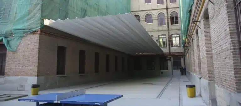 Toldos planos motorizados colegio San Román y San Antonio Tolder
